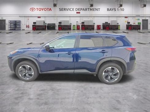 Used 2024 Nissan Rogue SV FWD image 10