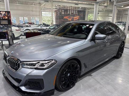 Used 2021 BMW 530i RWD image 1