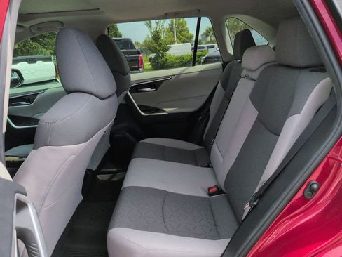 Used 2021 Toyota RAV4 XLE w/ Convenience Package FWD image 13