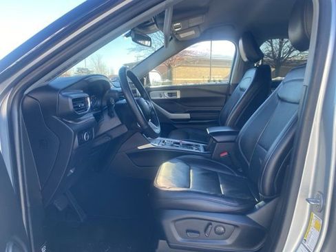 Used 2023 Ford Explorer Limited image 23