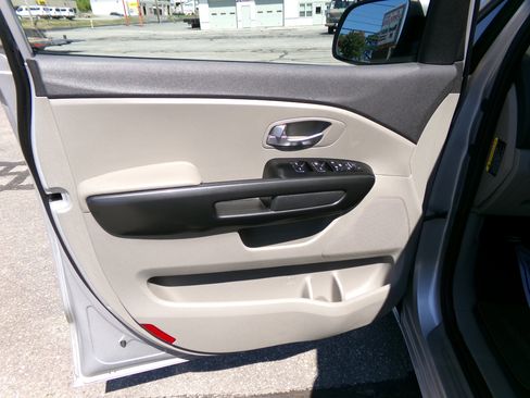 Used 2018 Kia Sedona L image 10