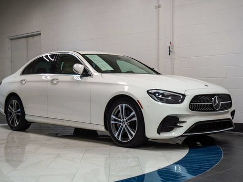 Used 2022 Mercedes-Benz E 350 4MATIC Sedan image 5