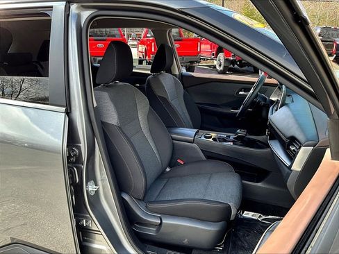 Used 2022 Nissan Rogue SV image 11