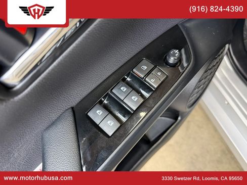 Used 2017 Toyota Prius Prime Advanced w/ Carpet Mat Package FWD image 37