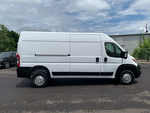 Used 2023 RAM ProMaster 2500 FWD image 2