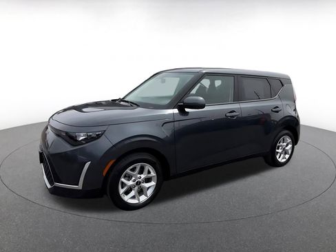 Used 2025 Kia Soul LX w/ LX Technology Package image 8