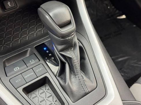 Used 2022 Toyota RAV4 XLE image 27