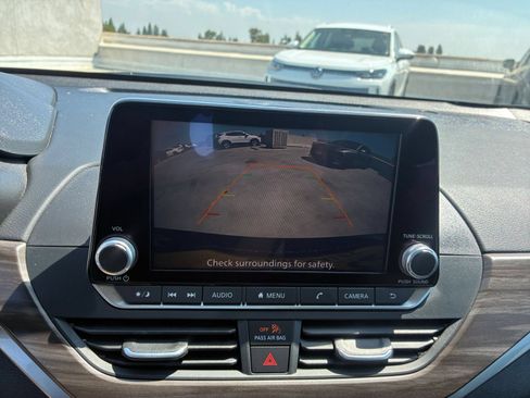 Used 2025 Nissan Altima 2.5 SV FWD image 23