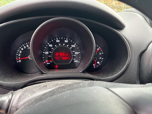 Used 2015 Kia Soul + FWD image 9