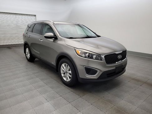 Used 2017 Kia Sorento LX w/ LX Convenience Package image 13