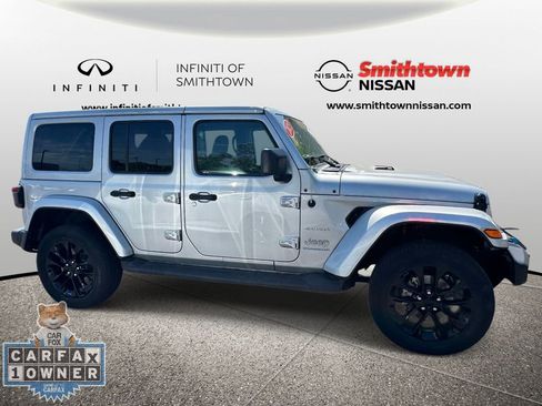 Used 2023 Jeep Wrangler Unlimited Sahara w/ Cold Weather Group AWD/4WD image 7