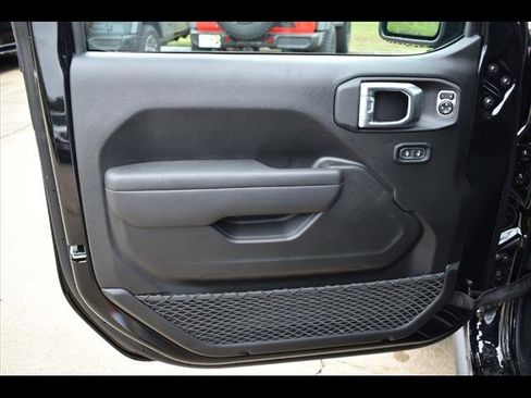 New 2025 Jeep Gladiator Sport image 19