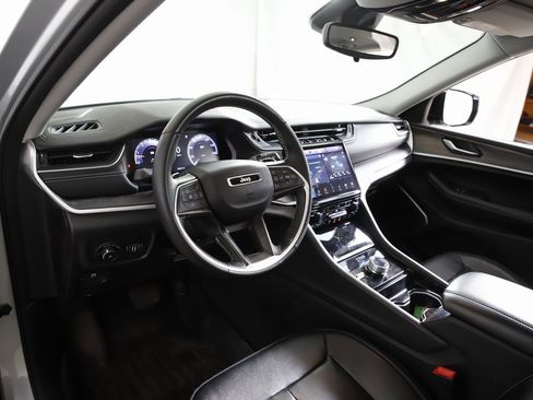 Used 2022 Jeep Grand Cherokee Limited image 13