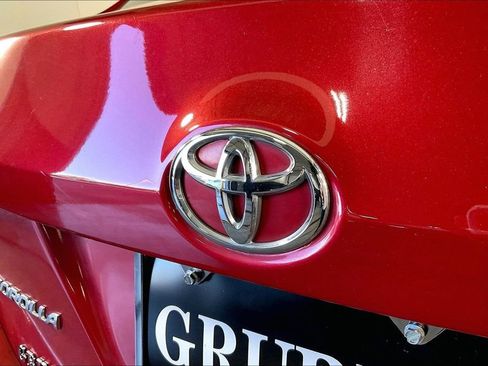 Used 2017 Toyota Corolla LE image 40