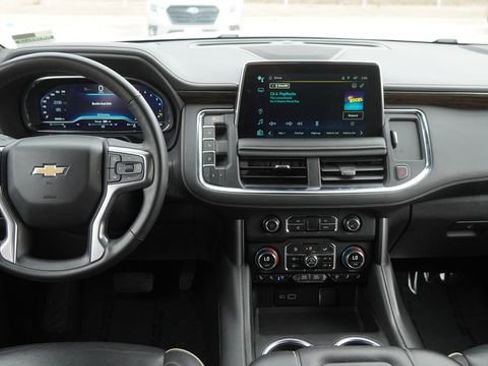 Used 2024 Chevrolet Suburban Premier AWD/4WD image 15
