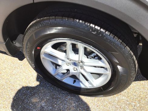 New 2026 Ford Explorer Active RWD image 12