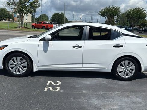 Used 2024 Nissan Sentra S image 4