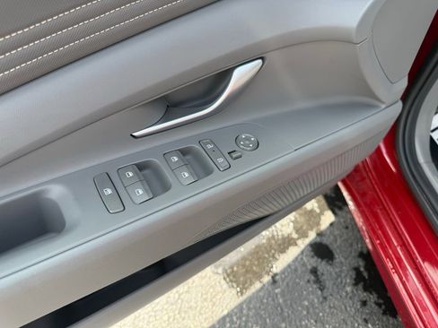 Used 2025 Hyundai Elantra Sport FWD image 11