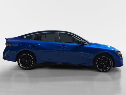 New 2026 Nissan Sentra SR FWD image 6
