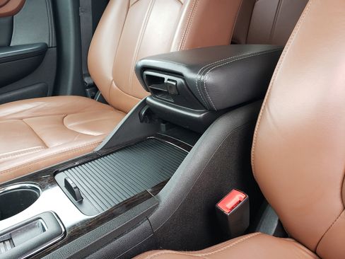 Used 2016 Chevrolet Traverse LT image 28