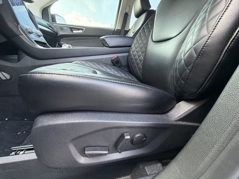 Used 2024 Ford Edge Titanium image 9