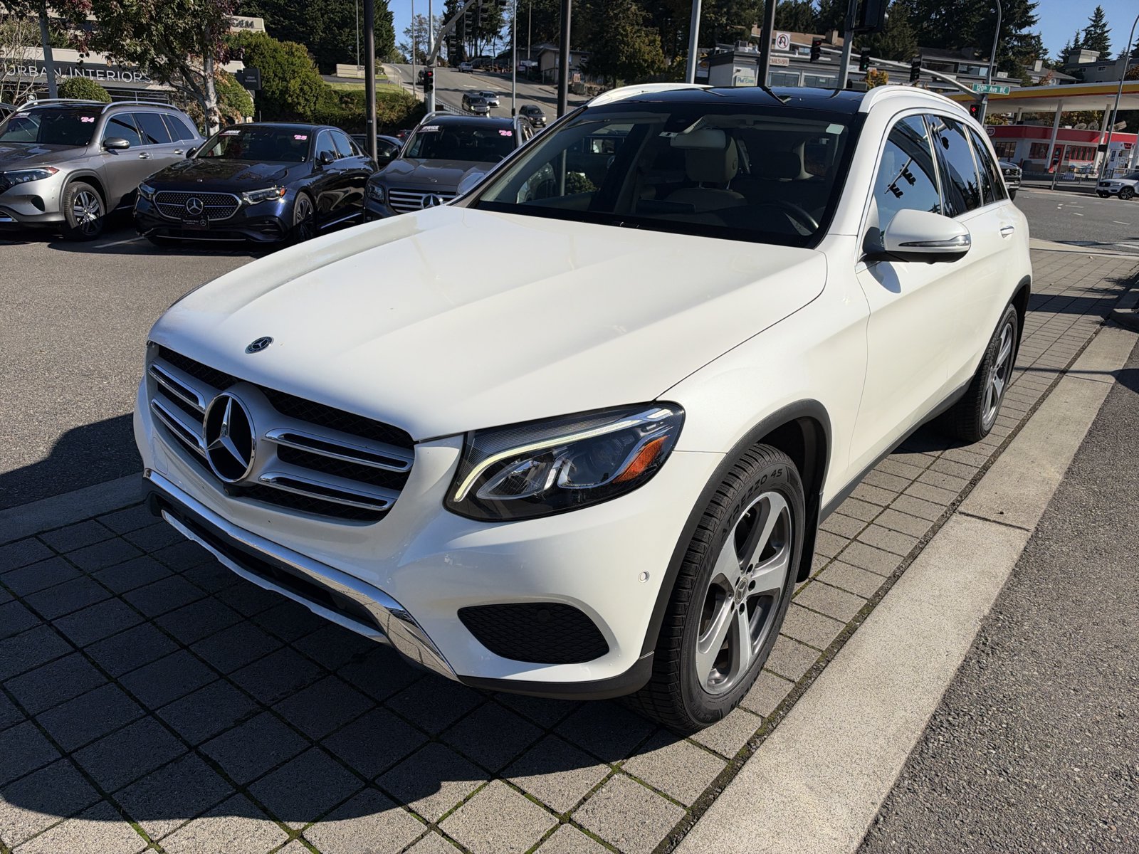 Used 2018 Mercedes-Benz GLC 300 4MATIC image 1