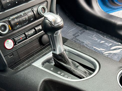 Used 2019 Ford Mustang Convertible RWD image 9