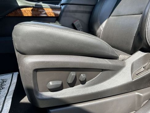Used 2020 Chevrolet Suburban Premier AWD/4WD image 12