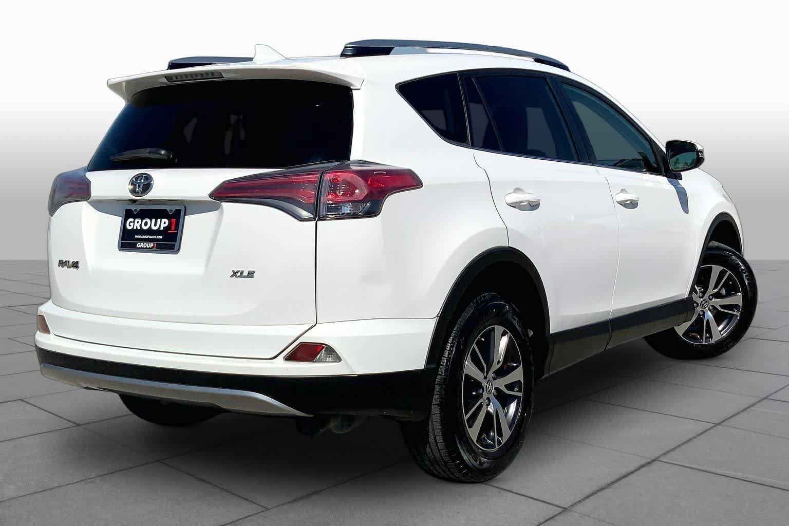 Used 2018 Toyota RAV4 XLE FWD image 13