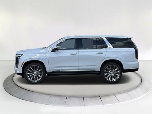 New 2026 Cadillac Escalade Luxury image 2