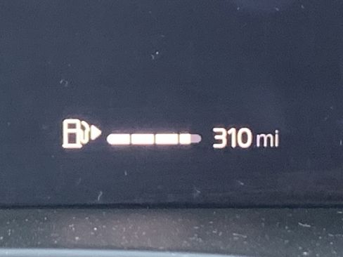 Used 2025 Volvo XC40 B5 Core image 22