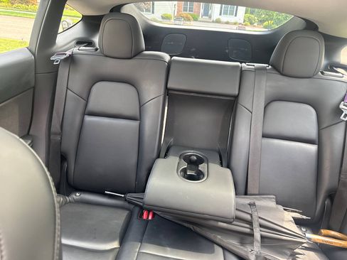 Used 2021 Tesla Model Y Long Range AWD/4WD image 7