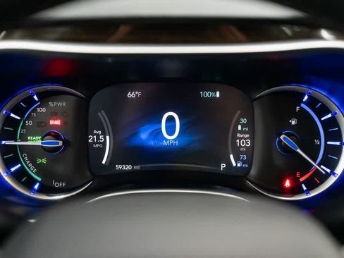 Used 2023 Chrysler Pacifica Limited FWD image 18