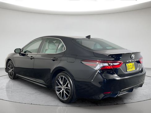 Used 2023 Toyota Camry SE AWD/4WD image 7