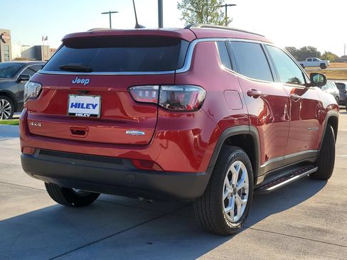 Used 2025 Jeep Compass Latitude AWD/4WD image 5