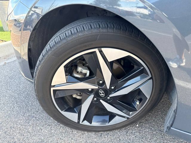 Used 2023 Hyundai Elantra SEL w/ Convenience Package FWD image 8