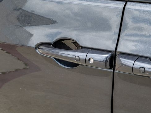 Used 2021 Chrysler Pacifica Touring-L w/ Uconnect Theater Family Group FWD image 55