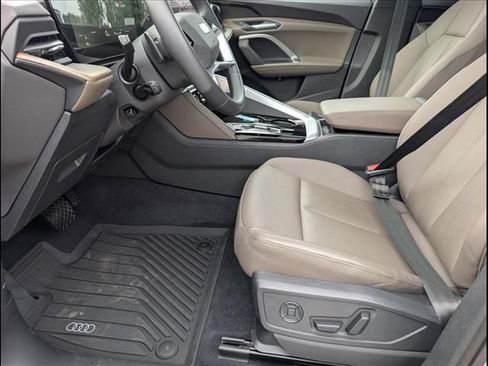 Used 2025 Audi Q5 Premium w/ Convenience Package AWD/4WD image 9