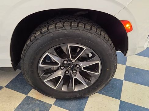 Used 2021 Chevrolet Tahoe Z71 w/ Z71 Signature Package AWD/4WD image 9