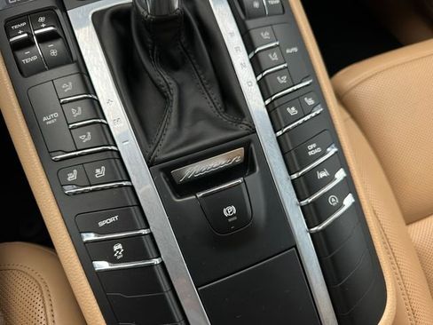 Used 2018 Porsche Macan w/ Premium Package Plus image 32