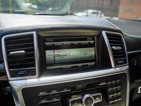 Used 2015 Mercedes-Benz ML 63 AMG 4MATIC image 35