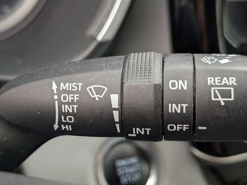 Used 2020 Toyota Highlander XLE FWD image 27