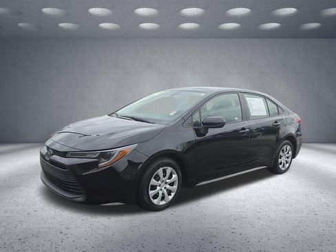 Used 2024 Toyota Corolla LE FWD image 3