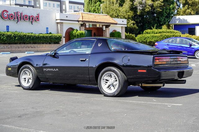 Used 1992 Pontiac Firebird Formula RWD image 6