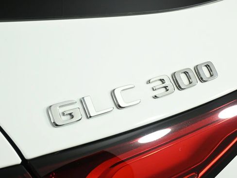 Used 2025 Mercedes-Benz GLC 300 image 27
