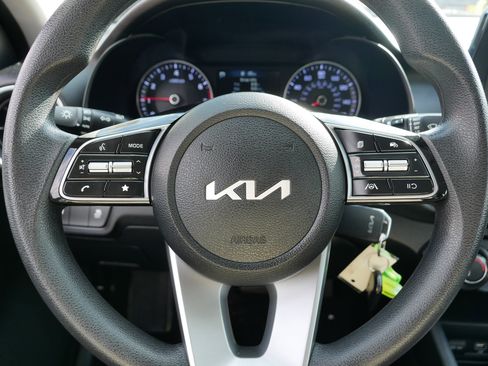 Certified 2022 Kia Forte LXS w/ LXS Technology Package image 25