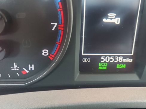 Used 2018 Toyota RAV4 XLE w/ Plus Extra Value Package AWD/4WD image 6