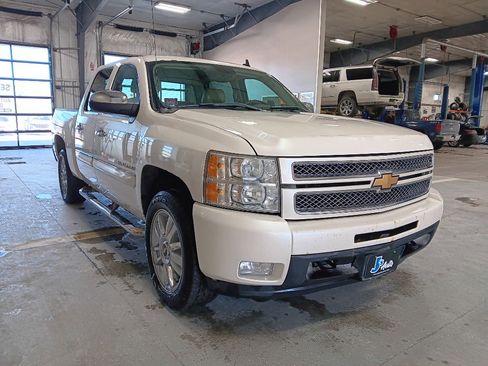 Used 2012 Chevrolet Silverado 1500 LTZ w/ LTZ White Diamond Edition image 4