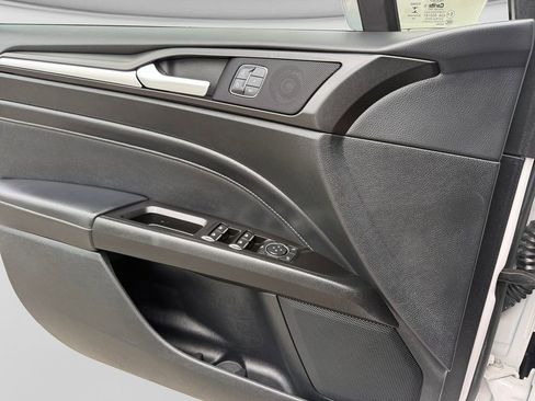 Used 2017 Ford Fusion Titanium FWD image 28