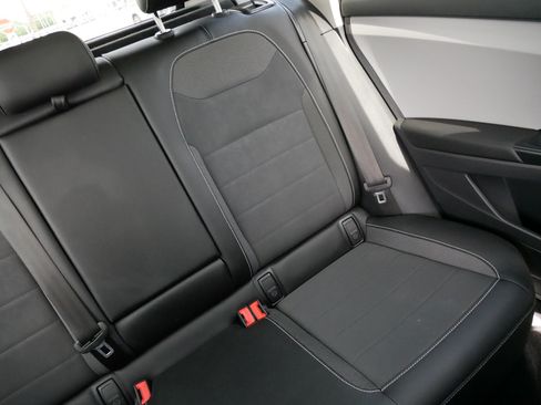 Certified 2022 Volkswagen Taos SE w/ Panoramic Sunroof Package AWD/4WD image 14